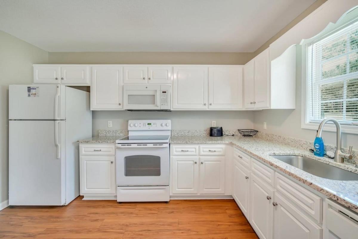 Charming Gray Home- 5 Mins From Gsu! Стейтсборо Екстер'єр фото